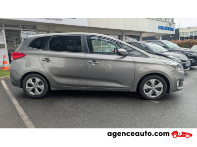 Kia Carens — 8