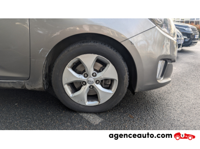 Kia Carens — 23