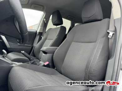 Toyota Auris — 11