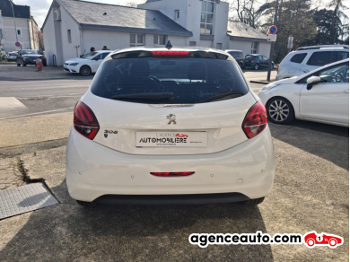Peugeot 208 — 6