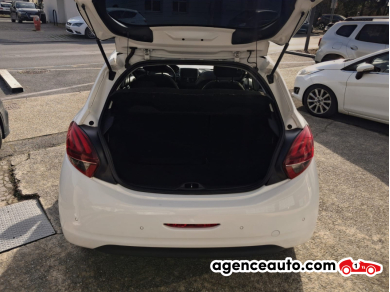 Peugeot 208 — 15