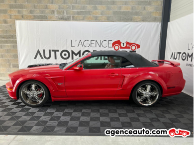Ford Mustang Convertible — 7