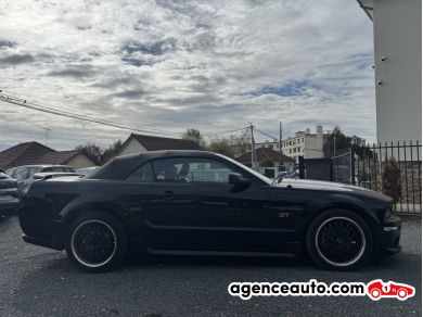 Ford Mustang Convertible — 4