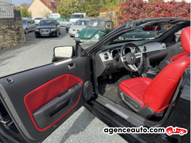 Ford Mustang Convertible — 11