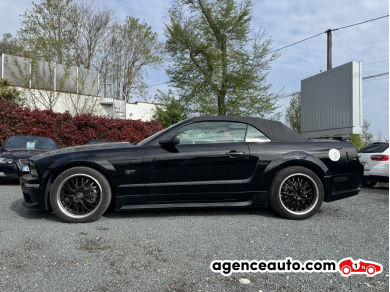 Ford Mustang Convertible — 8