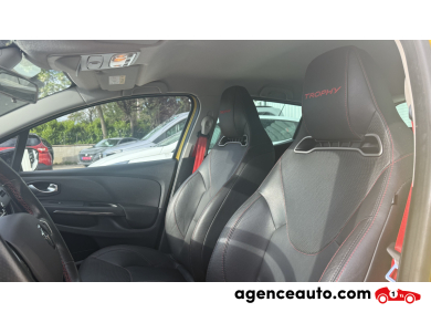 Renault Clio — 12