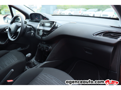 Peugeot 208 — 10