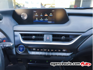 Lexus UX — 17