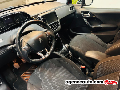 Peugeot 208 — 10