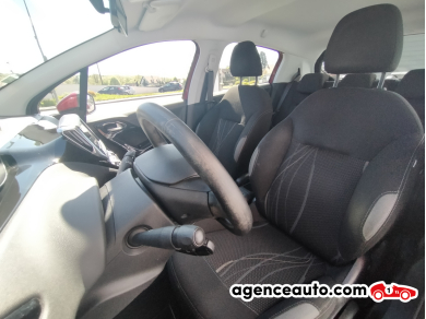 Peugeot 208 — 10