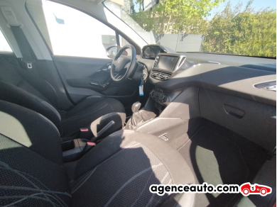 Peugeot 208 — 12