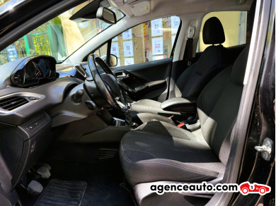 Peugeot 208 — 10