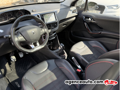 Peugeot 208 — 10
