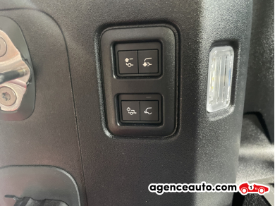 Land Rover Defender — 32