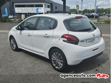 Peugeot 208 — 6