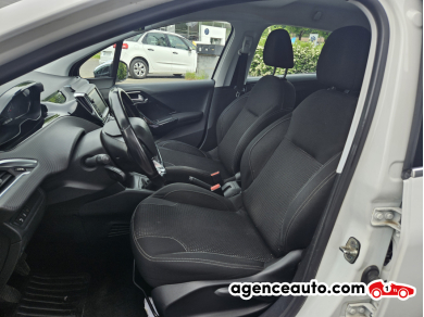 Peugeot 208 — 10