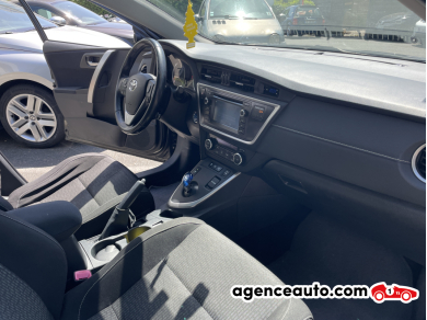 Toyota Auris — 12
