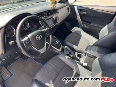 Toyota Auris Touring Sport — 10