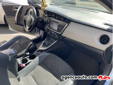 Toyota Auris Touring Sport — 12