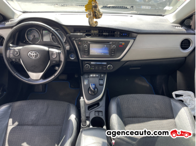 Toyota Auris Touring Sport — 13