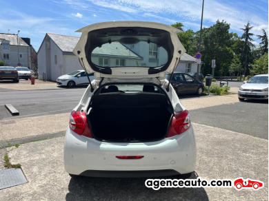 Peugeot 208 — 9