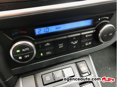 Toyota Auris — 18